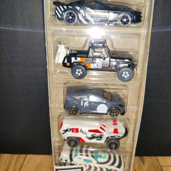 2021 HOT WHEELS Speed Blur 5 Pack - Mustang, Jeep, Fiesta, Crusher - Picture 7 of 7